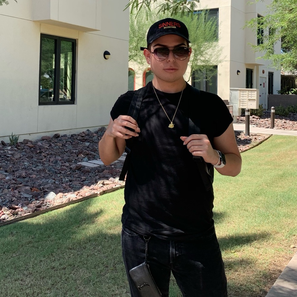 Meet your Posher, Alex